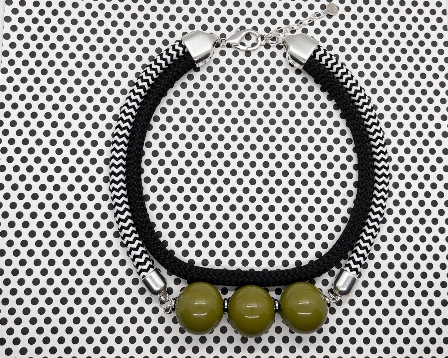 INSPIRE Chunky Vibrant Beads with Soft Black and Chevron Cord