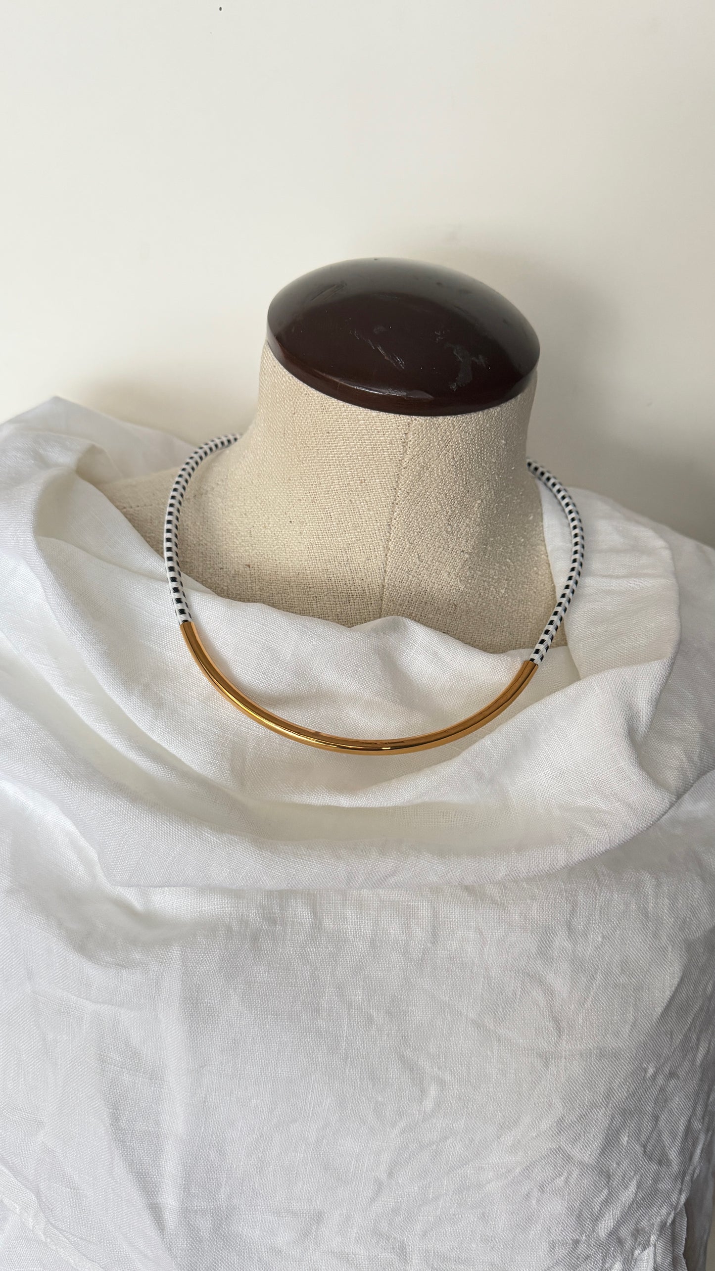 Launch: A Lightweight Choker in Soft Elastic Cord and Gold Accents